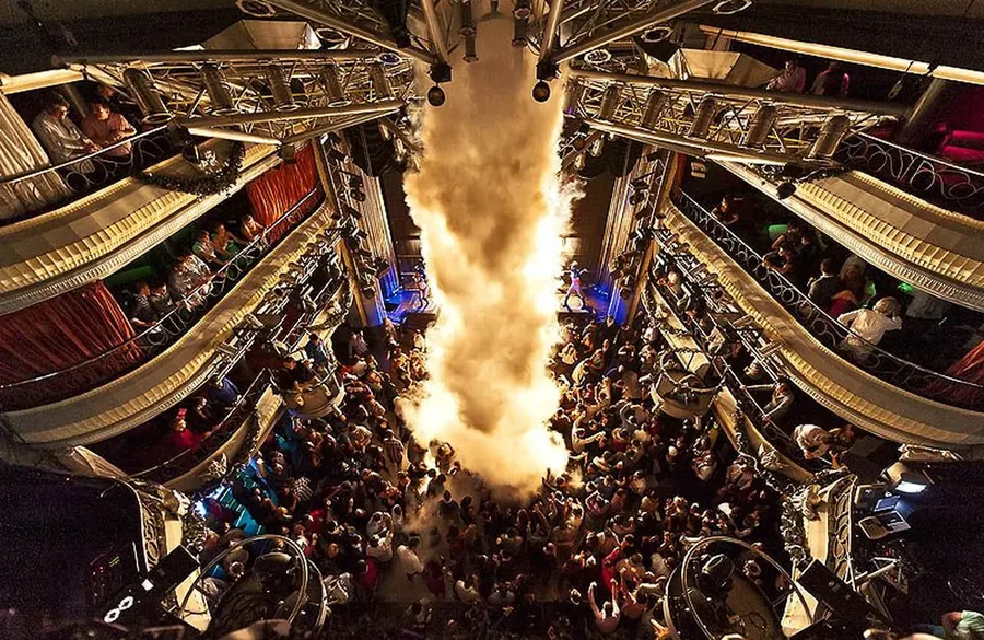 Teatro Kapital, comercial, Atocha, Madrid.